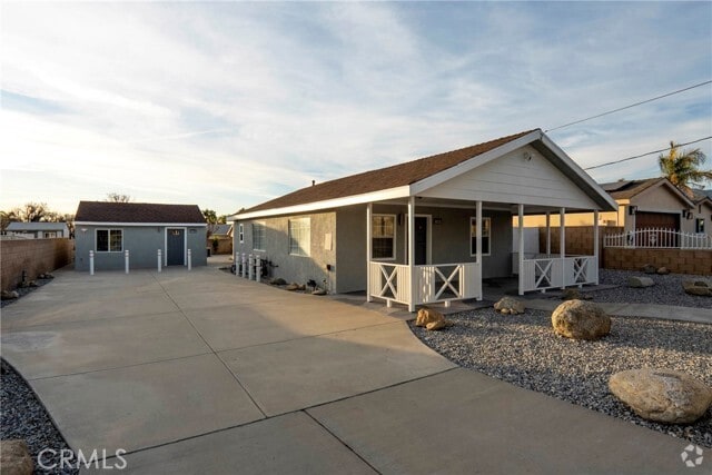 Building Photo - 7460 Cypress Ave Rental