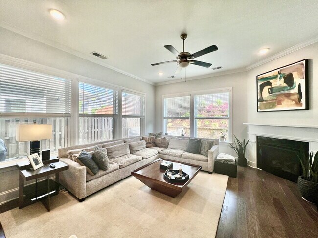 Photo - LUXURY TOWNHOME near Southend