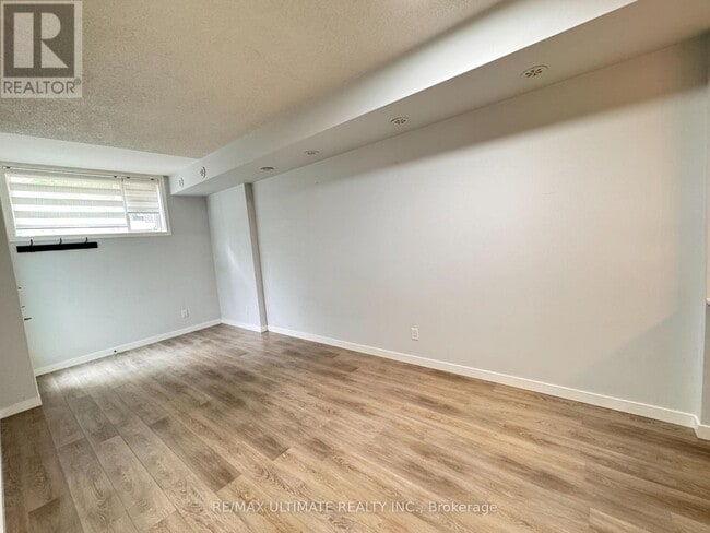 Photo - 1135 Cooke Blvd.