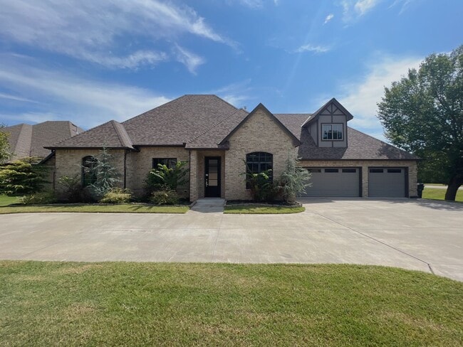 Waterfront Gem in Edmond! - Waterfront Gem in Edmond!