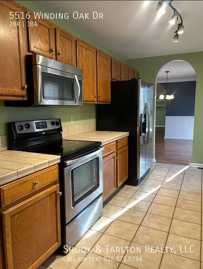 Photo - 5516 Winding Oak Dr