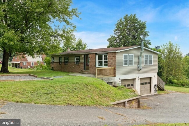 Building Photo - 747 Chestnut St Rental