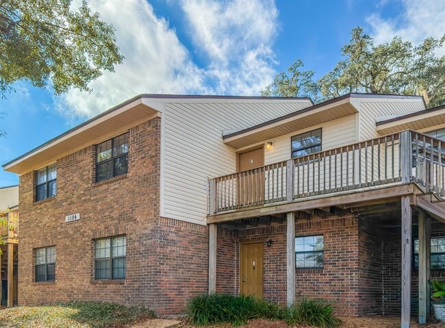 Building Photo - 1104 Greentree Ct