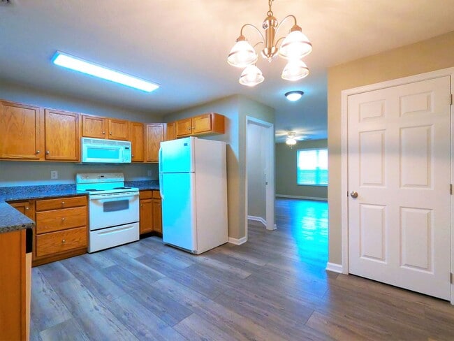 Photo - FOUNTAIN CITY: GROUND LEVEL 2 BEDROOM, 2 BATHROOM CONDO IN MAPLE CHASE
