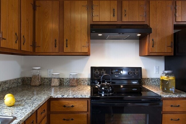 Photo - 486 Tracey Ln