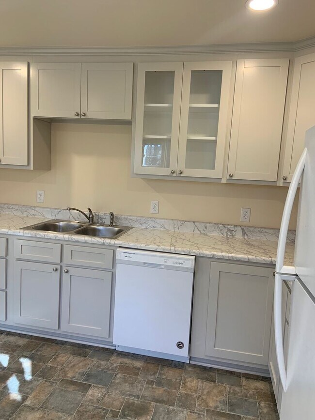 Photo - 3 Bedroom House with Private Backyard