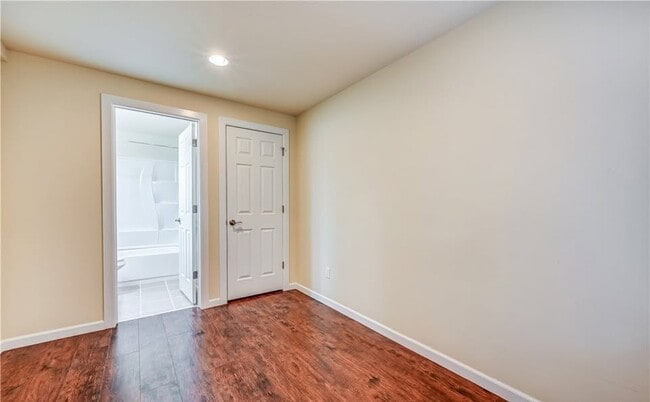 Building Photo - 5726 Roosevelt Way NE