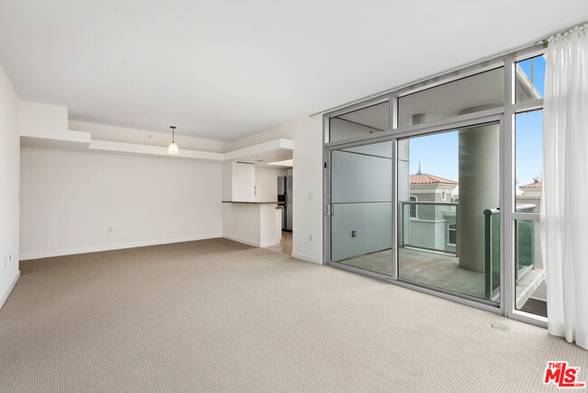 Photo - 13700 Marina Pointe Dr Unidad 517