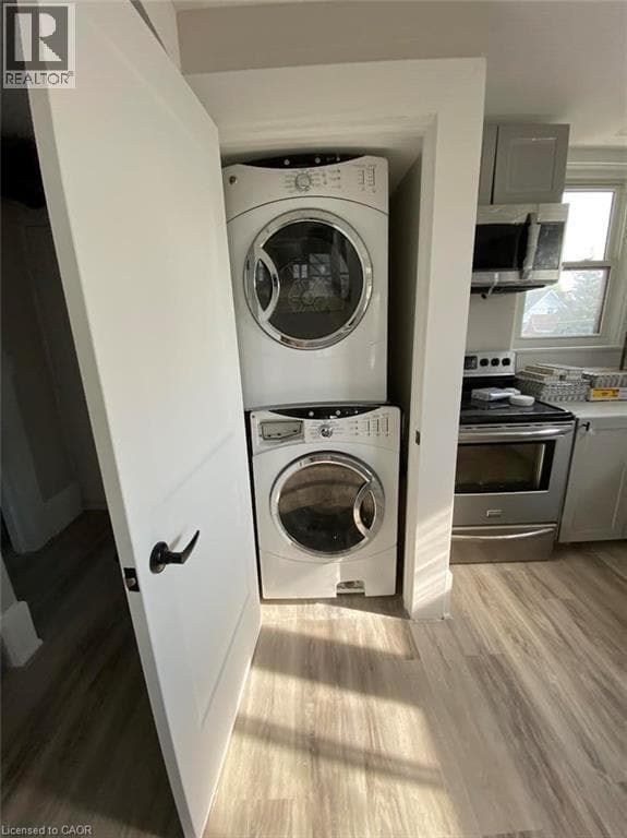 Photo - 193 Balmoral Ave N