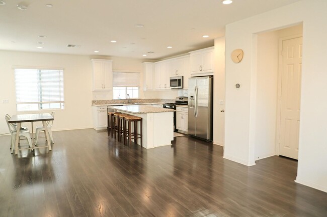 Newly Built 2018 | Modern 3B/3.5B Townhome... - Newly Built 2018 | Modern 3B/3.5B Townhome...