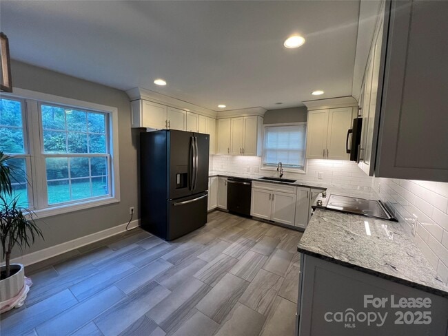 Photo - 5908 Amity Pl