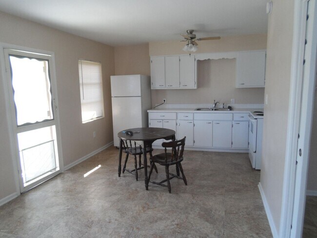 Photo - 145 E Alachua Ln