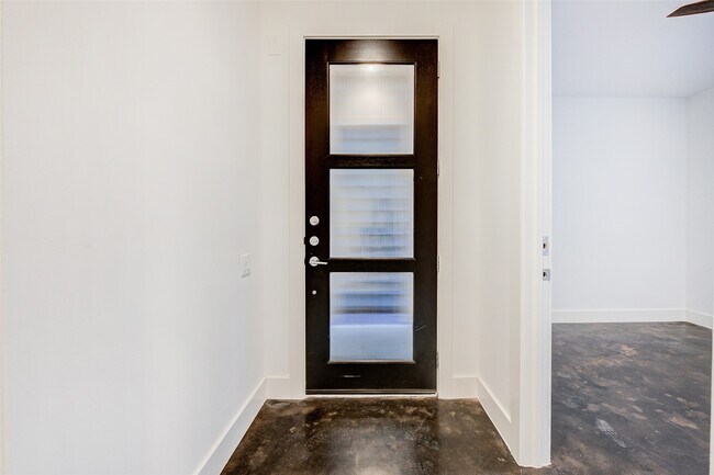 Photo - 2333 Sperber Ln