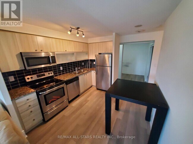 Photo - 2015 Sheppard Ave E Unité 407