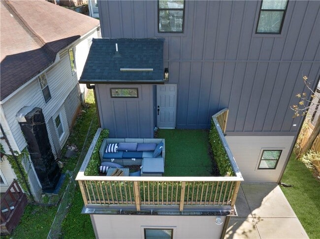 Photo - 957 Ashby Grove SW