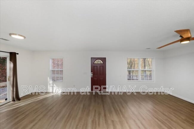 Photo - 2515 Lakeview Trail