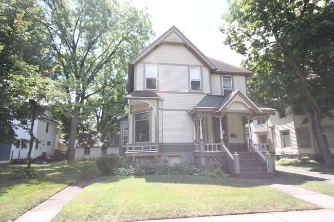 Building Photo - 711 Wheaton Ave