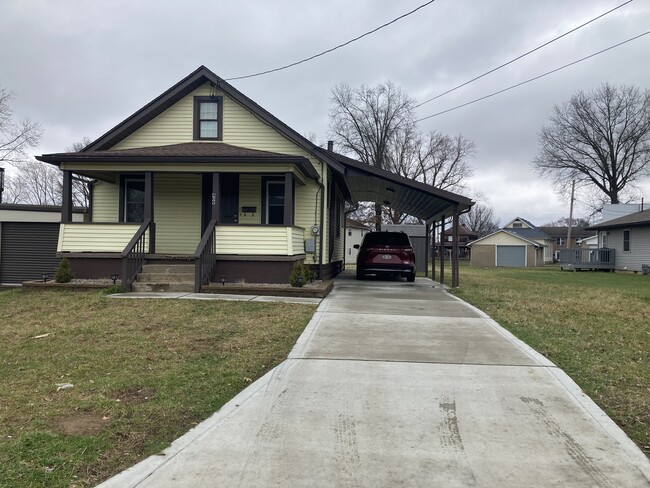 Photo - 409 27th St House