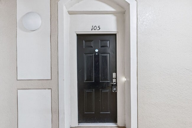 Photo - Upscale & renovated 3Bedrooms / 2Baths condo-unit in MetroWest community!