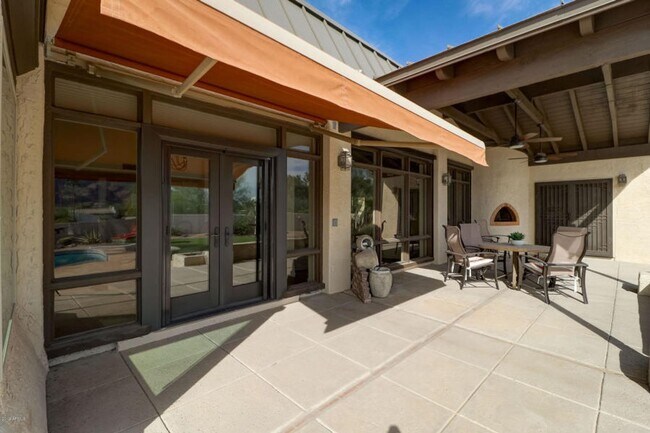 Photo - Beautiful 5 bed/4 bath + Den in Desirable Paradise Valley