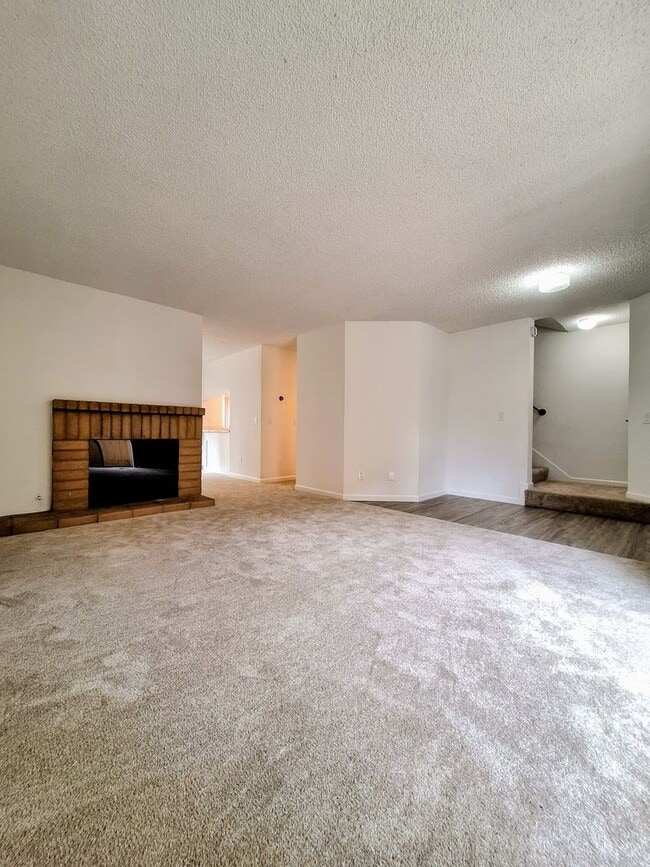Photo - Remodeled 3bd 3-Story Townhouse With Attached Garage