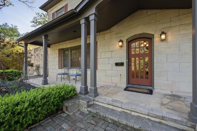 Photo - 1301 Kent Ln