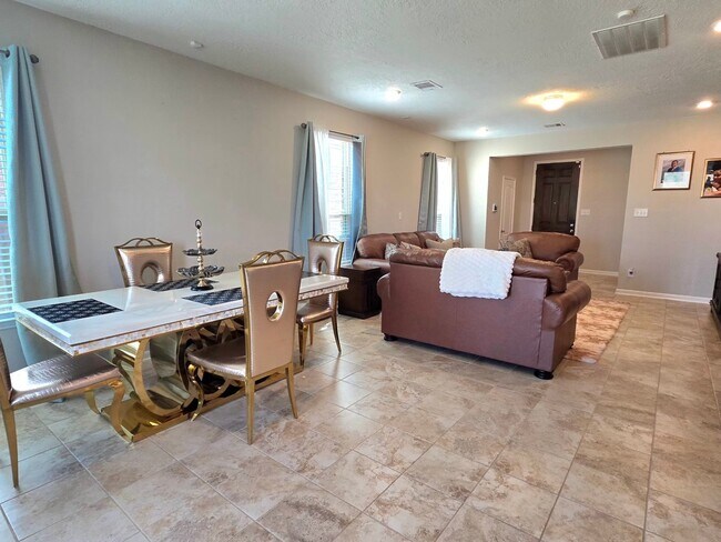 Photo - 25250 Laird Knoll St