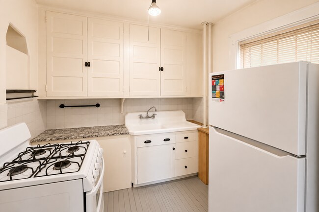 1027-1027 Jenifer St Unit 1E