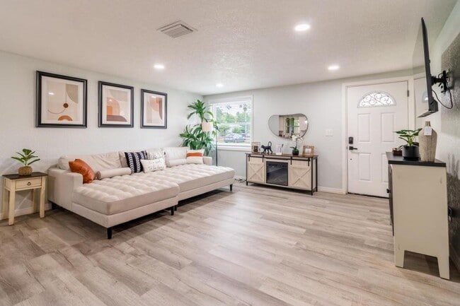 Photo - 219 S Webb Rd