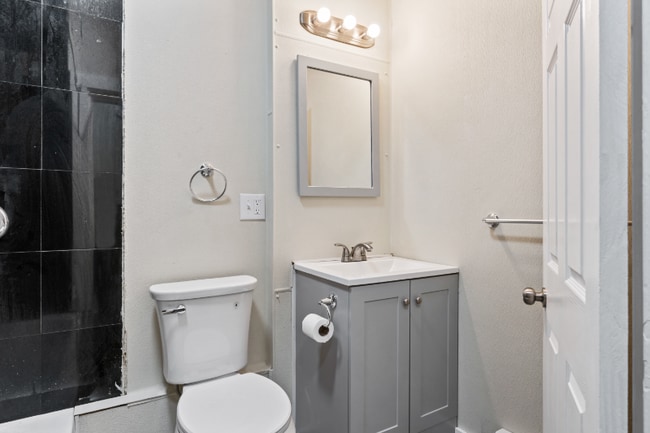 Photo - 27 Frederic St Unit B