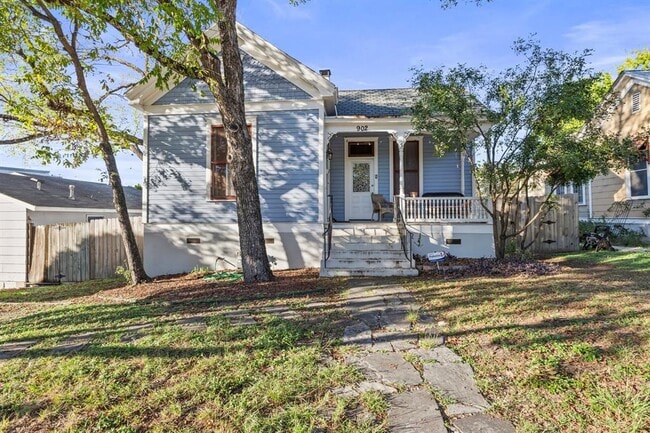 Photo - 902 E 14th St