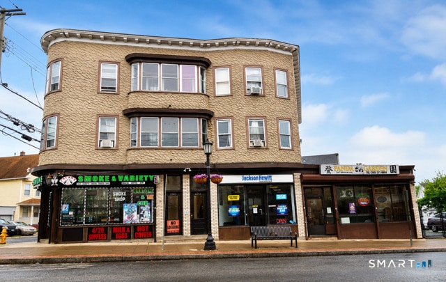 Building Photo - 2341 Barnum Ave Unit A