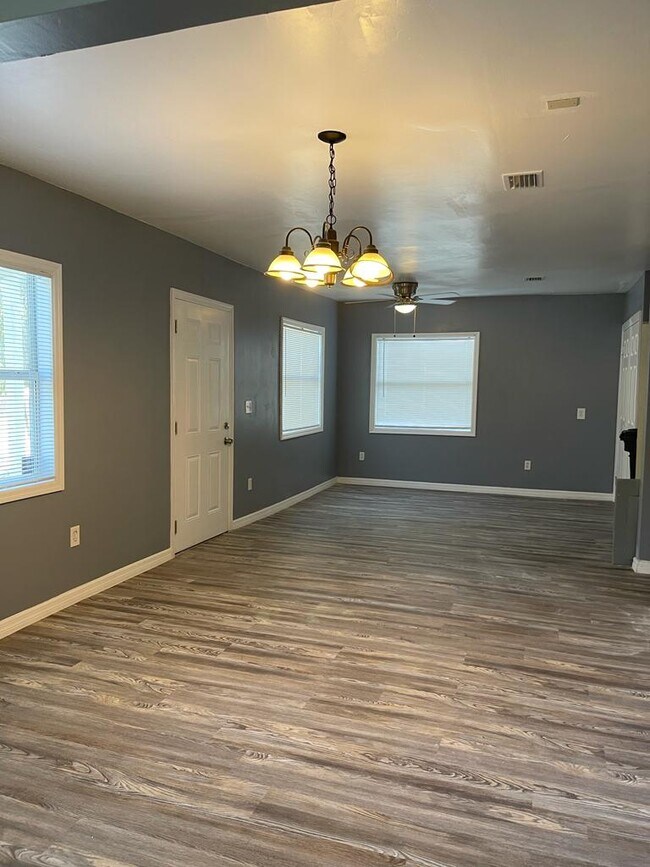 Photo - 2524 Hiland St