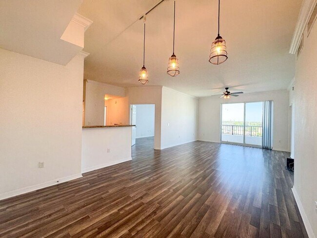 Photo - 2421 NE 65th St