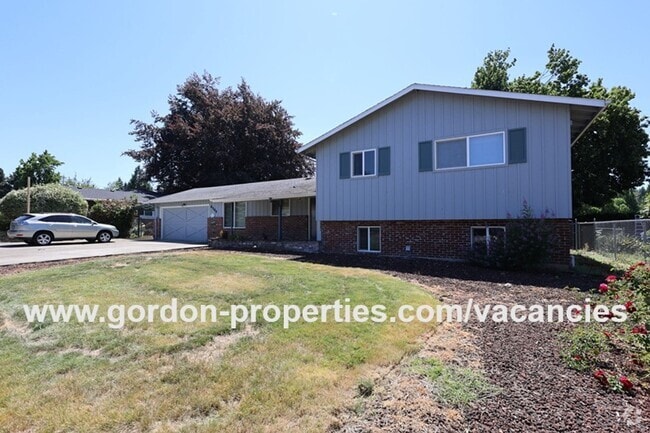 Building Photo - SE Molt St - Milwaukie mid-century split l... Rental