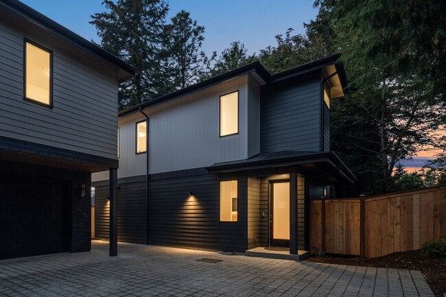 Building Photo - 2bd/3ba Kirkland Home