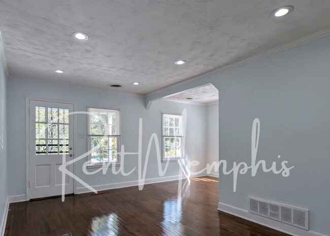 Building Photo - 625 E Pkwy S Rental