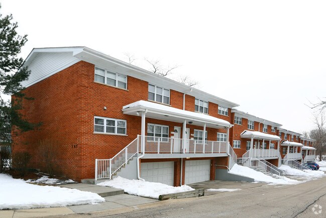 Photo - 167-169 E Palatine Rd