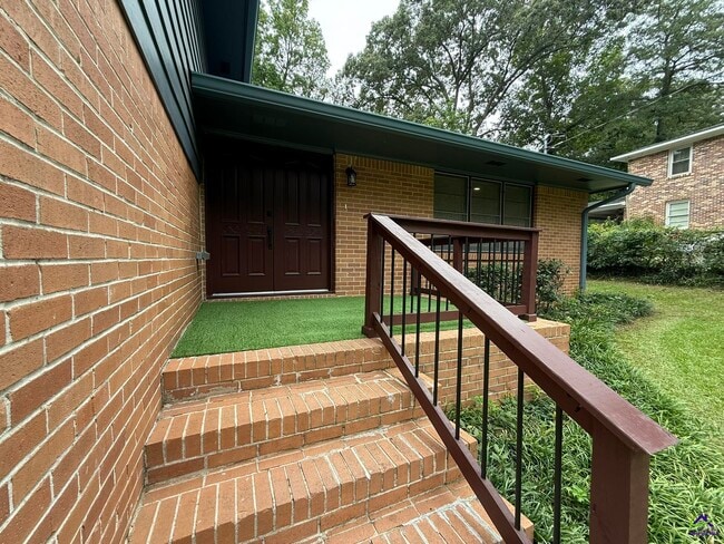 Photo - 319 Ashby Way