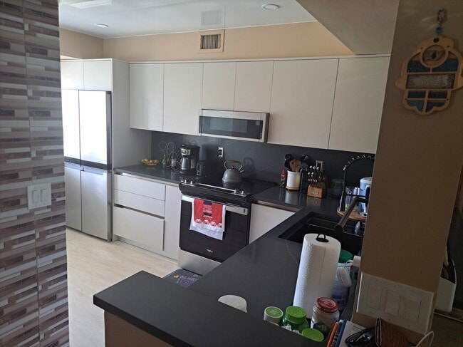 Photo - 1077 SE 6th Ave