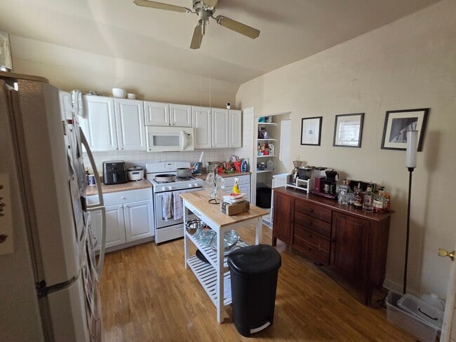 Photo - 1650 N Oakley Ave
