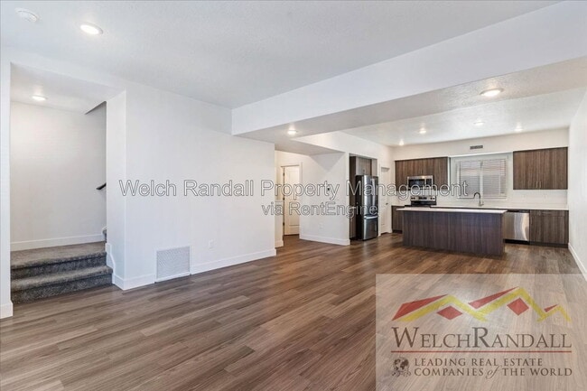2336 James Wy
