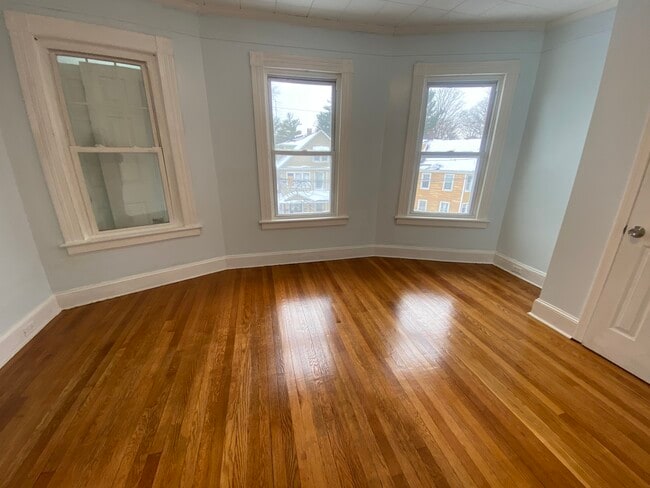 Photo - 450 Poplar St