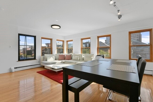 32 Concord Sq Unit 20