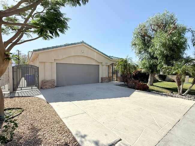 Spacious 4-Bedroom Home with Pool & Spa in... - Spacious 4-Bedroom Home with Pool & Spa in...