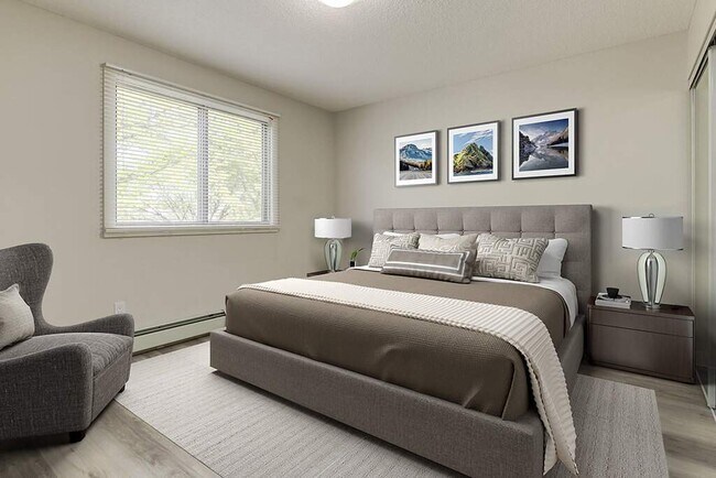 Photo - Angela Manor