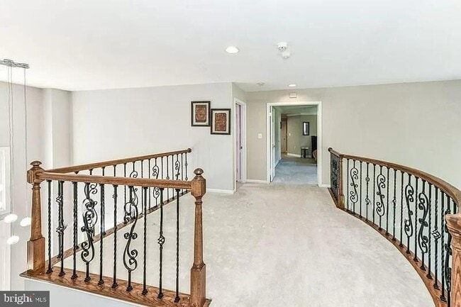 Photo - 1088 Safa St