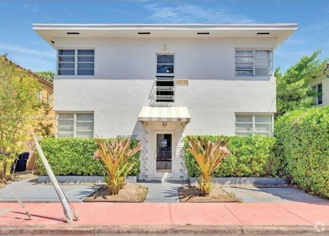Building Photo - 7510 Byron Ave Unit 4 Rental