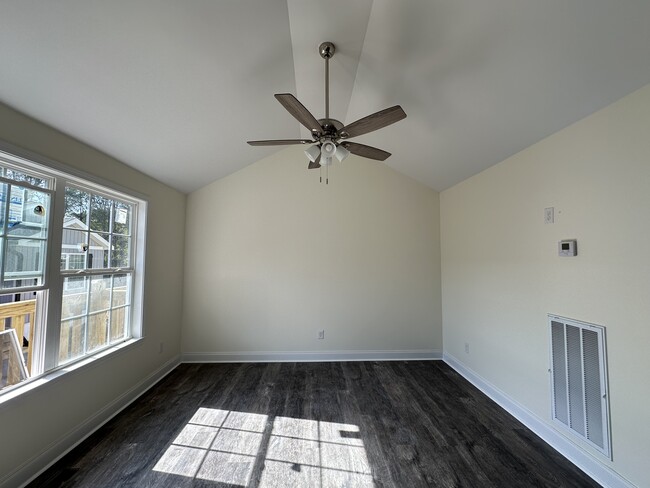 Photo - 1692 Walton St Unidad A