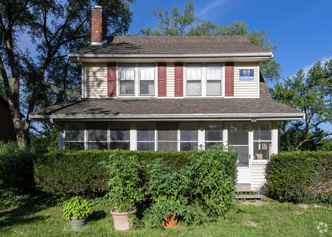 Building Photo - 785 N. Maple-785-1 Unit 785-1 Rental
